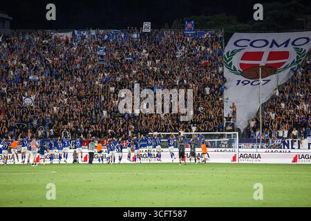 Côme, Italie. 24 août 2025. Como 1907 équipe et supporter pendant Como 1907 vs SS Lazio, match de football italien Serie A à Côme, Italie, 24 août 2025 crédit : Agence photo indépendante/Alamy Live News Banque D'Images