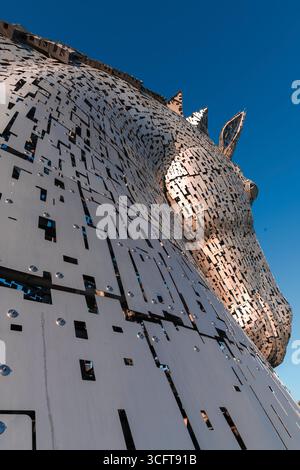 Les sculptures de tête de cheval illuminées Kelpies, Falkirk, Écosse Banque D'Images
