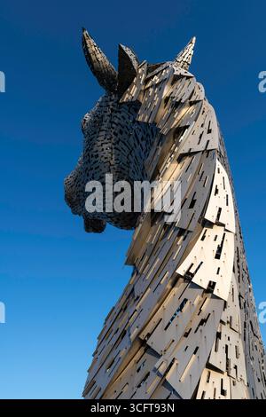 Les sculptures de tête de cheval illuminées Kelpies, Falkirk, Écosse Banque D'Images