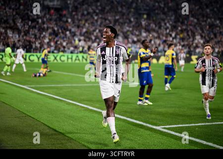 Turin, Italie. 24 août 2025. Jonathan David de Juventus FC célèbre après avoir marqué un but lors du match de Serie A entre la Juventus FC et Parme Calcio. Crédit : Nicolò Campo/Alamy Live News Banque D'Images