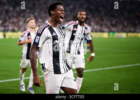Turin, Italie. 24 août 2025. Jonathan David de Juventus FC célèbre après avoir marqué un but lors du match de Serie A entre la Juventus FC et Parme Calcio. Crédit : Nicolò Campo/Alamy Live News Banque D'Images