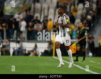 Turin, Turin. 24 août 2025. Perre Kalulu de la Juventus FC lors de la saison italienne Serie A 2025/26, match de football entre la Juventus FC et Parme Calcio 1913 le 24 août 2025 au stade Allianz de Turin, Italie. Crédit : Nderim Kaceli/Alamy Live News Banque D'Images