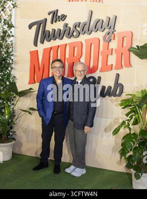 Londres, Royaume-Uni. 21 août 2025. Chris Columbus et Steven Spielberg assistent à la projection du film The Thursday Murder Club, Londres, Royaume-Uni, 21 août 2025 à l'Odeon luxe, Leicester Square, 20 août 2025 à Londres, Angleterre, Royaume-Uni. Crédit : S.A. / Alamy Live News Banque D'Images