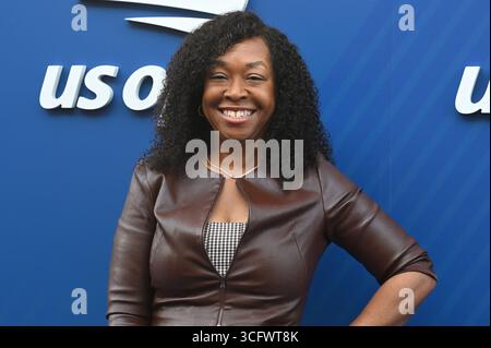 New York, États-Unis. 24 août 2025. Shonda Rhimes assiste au Gala de la soirée d'ouverture de la Fondation USTA au centre national de tennis USTA Billie Jean King à Flushing Meadow-Corona Park, dans le Queens borough de New York, NY, le 24 août 2025. (Photo par Anthony Behar/SipaUSA) crédit : Sipa USA/Alamy Live News Banque D'Images