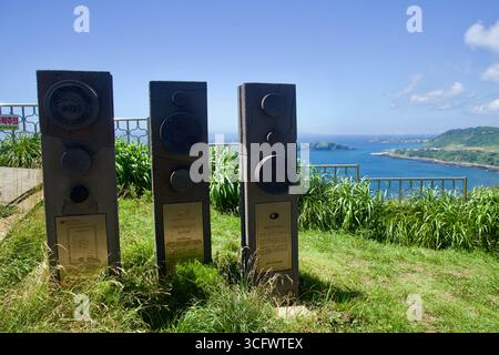 Le géoparc mondial de l'UNESCO et les plaques locales du pic Suwolbong se dressent au-dessus de la mer, marquant la géologie des anneaux de tuf de la région et les paysages côtiers protégés Banque D'Images