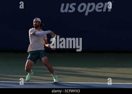 Queens, États-Unis. 24 août 2025. Queens, New York. 24 août 2025 : Jordan Thompson (AUS) lors de l'US Open 2025. Crédit : Corleve/Alamy Live News Banque D'Images