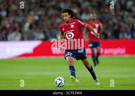 Lille, France. 25 août 2025. Ayyoub Bouaddi (LOSC Lille, #32) déplace le ballon lors du LOSC Lille vs AS Monaco, match de Ligue 1 de football français à Lille, France, 24 août 2025 crédit : Agence photo indépendante/Alamy Live News Banque D'Images