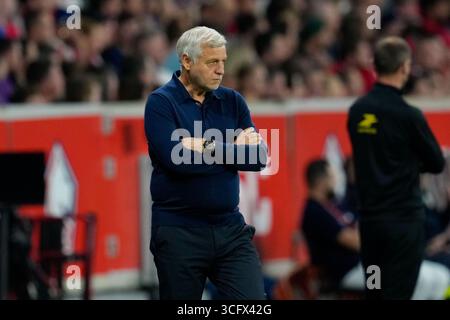 Lille, France. 25 août 2025. Bruno Genesio (entraîneur en chef, LOSC Lille) regarde lors du LOSC Lille vs AS Monaco, match de Ligue 1 de football français à Lille, France, 24 août 2025 crédit : Agence photo indépendante/Alamy Live News Banque D'Images
