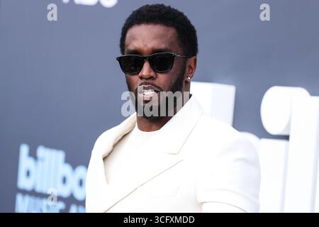 (FILE) Emilio, le mari de Gloria Estefan, menace de poursuivre l’accusateur Diddy pour des accusations de « Freak Off ». LAS VEGAS, NEVADA, États-Unis - 15 MAI : le rappeur, chanteur, acteur, producteur de disques et directeur de disques américain Diddy (Sean Love Combs, également connu sous ses noms de scène Puff Daddy ou P. Diddy) arrive aux Billboard Music Awards 2022 qui se tiennent au MGM Grand Garden Arena le 15 mai 2022 à Las Vegas, Nevada, États-Unis. (Photo de Xavier Collin/image Press Agency) Banque D'Images