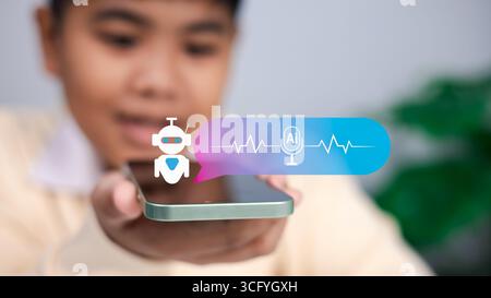 Jeune personne utilisant un smartphone avec chatbot IA et icône d'onde vocale, symbolisant l'intelligence artificielle, la technologie moderne, l'interaction numérique et in Banque D'Images