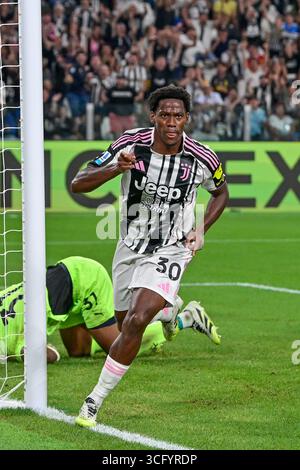 Turin, Italie. 24 août 2025. Jonathan David (30 ans) de la Juventus marque pour 1-0 lors du match de Serie A entre la Juventus et Parme au stade Allianz de Turin. Crédit : Gonzales photo/Alamy Live News Banque D'Images