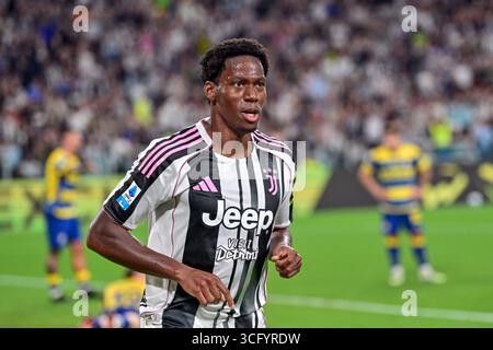 Turin, Italie. 24 août 2025. Jonathan David (30 ans) de la Juventus marque pour 1-0 lors du match de Serie A entre la Juventus et Parme au stade Allianz de Turin. Crédit : Gonzales photo/Alamy Live News Banque D'Images