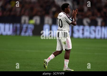 Turin, Italie. 24 août 2025. Jonathan David de Juventus FC salue les fans lors du match de Serie A entre Juventus FC et Parme Calcio au stade Allianz le 24 août 2025 à Turin, Italie . Crédit : Marco Canoniero/Alamy Live News Banque D'Images