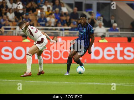 Milan, Turin. 25 août 2025. Denzel Dumfries du FC Inter lors de la saison italienne de Serie A 2025/26, match de football entre le FC Inter et le Torino FC le 25 août 2025 au stade San Siro de Milan, Italie. Crédit : Nderim Kaceli/Alamy Live News Banque D'Images