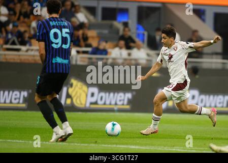 Milan, Turin. 25 août 2025. Emirhan Ilkhan du Torino FC lors de la saison italienne Serie A 2025/26, match de football entre le FC Inter et le Torino FC le 25 août 2025 au stade San Siro de Milan, Italie. Crédit : Nderim Kaceli/Alamy Live News Banque D'Images