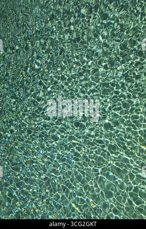 Réflexions de lumière sur l'eau, texture abstraite Banque D'Images
