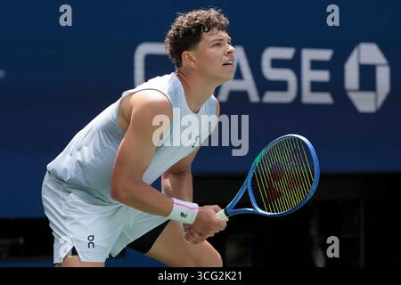 New York, Etats-Unis. 24 août 2025. Ben Shelton des États-Unis pendant le premier jour des US Open Tennis Championships 2025, tournoi de tennis Grand Chelem le 24 août 2025 au USTA Billie Jean King National Tennis Center à Flushing Meadows, Queens, New York, États-Unis - photo Jean Catuffe/DPPI crédit : DPPI Media/Alamy Live News Banque D'Images