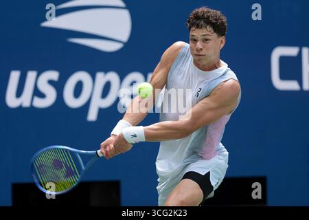 New York, Etats-Unis. 24 août 2025. Ben Shelton des États-Unis pendant le premier jour des US Open Tennis Championships 2025, tournoi de tennis Grand Chelem le 24 août 2025 au USTA Billie Jean King National Tennis Center à Flushing Meadows, Queens, New York, États-Unis - photo Jean Catuffe/DPPI crédit : DPPI Media/Alamy Live News Banque D'Images