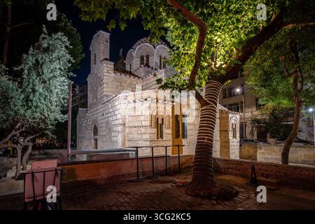 Athènes, Grèce - Sainte Église des Saints Théodores illuminée la nuit Banque D'Images