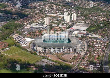 Vue aérienne du stade de rugby de Twickenham, alias le stade Alianz, Twickenham, dans le sud-ouest de Londres - siège de l'Union anglaise de rugby à XV (RFU). Banque D'Images