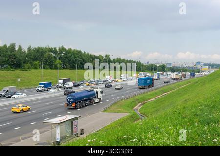 Moscou, Russie - 17 juillet. 2025 : trafic sur le périphérique automobile de Moscou Banque D'Images