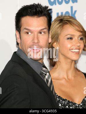 Dane Cook et Jessica Alba lors de la première américaine de Good Luck Chuck au Mann National Theater de Los Angeles, le 19 septembre 2007 Banque D'Images