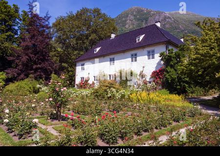 Baronnie à Rosendal (Kvinnherad, Vestland), ouest de la Norvège. Situé à Hardanger, construit en 1665 et est le plus petit château de Scandinavie. Banque D'Images