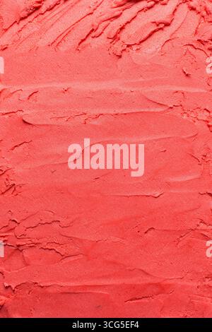 Vue de dessus de crème au beurre rouge pour décorer le gâteau, crème au beurre américain lisse soyeuse avec des motifs, vue de dessus de crème au beurre rouge lisse Banque D'Images