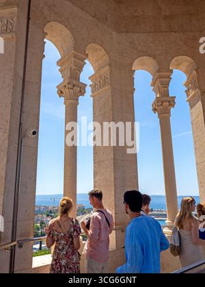 Visiteurs dans le clocher de la cathédrale Saint-Domnius, Split Banque D'Images