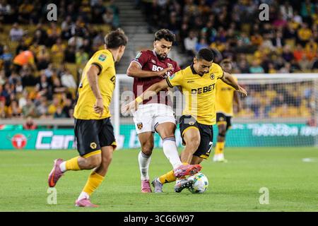 Wolverhampton, Royaume-Uni. 26 août 2025. Andre (7 loups) sur le ballon lors du match de football de la Coupe de Carabao entre Wolverhampton Wanderers et West Ham United au stade Molineux à Wolverhampton, Angleterre crédit : SPP Sport Press photo. /Alamy Live News Banque D'Images