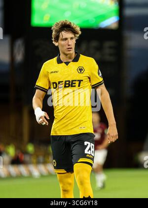 Wolverhampton, Royaume-Uni. 26 août 2025. Fer Lopez (28 Wolves) en action lors du match de football de la Coupe de Carabao entre Wolverhampton Wanderers et West Ham United au stade Molineux à Wolverhampton, Angleterre crédit : SPP Sport Press photo. /Alamy Live News Banque D'Images