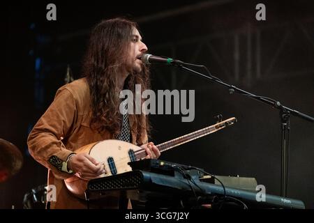 Trondheim, Norvège. 15 août 2025. Le groupe de rock psychédélique turc Altin Gun donne un concert en direct lors du festival de musique norvégien Pstereo Festival 2025 à Trondheim. Banque D'Images