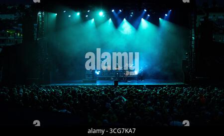 Trondheim, Norvège. 15 août 2025. Le groupe de rock psychédélique turc Altin Gun donne un concert en direct lors du festival de musique norvégien Pstereo Festival 2025 à Trondheim. Banque D'Images