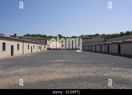 Terezin, Tchéquie - 13 août 2025 : Terezin, ou Theresienstadt, camp de concentration. Sur les plus de 140 000 Juifs qui y sont arrivés, environ 33 000 sont morts dans le Banque D'Images
