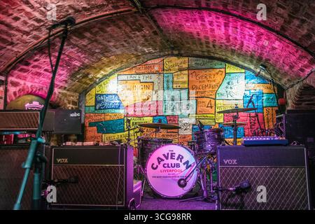 Stage of the Cavern Pub, le spectacle reflète tout depuis les premiers jours de la Cavern, et a été le lieu où la popularité britannique des Beatles a commencé Banque D'Images