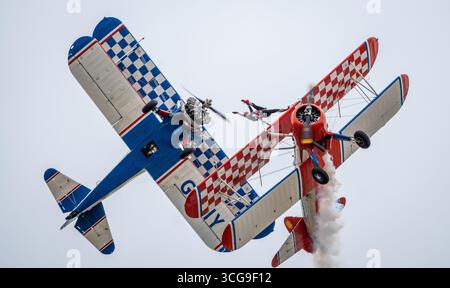 IWM Duxford Summer Airshow Aerosuperbatic Wing Walkers Banque D'Images