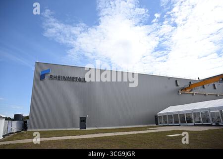 27 août 2025, basse-Saxe, Unterlüß : nouvelle usine d'artillerie de Rheinmetall. L'usine produira des munitions d'artillerie et plus tard aussi de l'artillerie de roquette. Photo : Julian Stratenschulte/dpa Banque D'Images