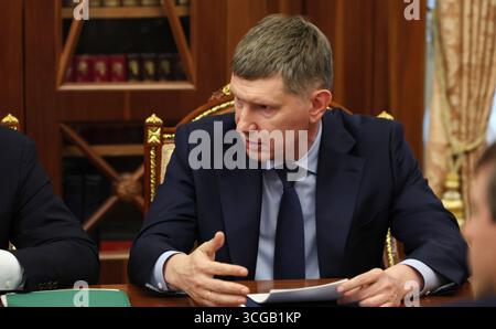 Moscou, Russie. 27 août 2025. Le ministre russe du développement économique Maxim Reshetnikov, s’exprime lors d’une réunion avec des membres du gouvernement russe présidée par le président Vladimir Poutine, au Kremlin, le 27 août 2025 à Moscou, en Russie. Crédit : Vyacheslav Prokofyev/Kremlin Pool/Alamy Live News Banque D'Images