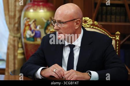 Moscou, Russie. 27 août 2025. Le vice-premier ministre russe Dmitri Tchernychenko, écoute lors d’une réunion avec les membres du gouvernement russe présidé par le président Vladimir Poutine, au Kremlin, le 27 août 2025 à Moscou, en Russie. Crédit : Vyacheslav Prokofyev/Kremlin Pool/Alamy Live News Banque D'Images