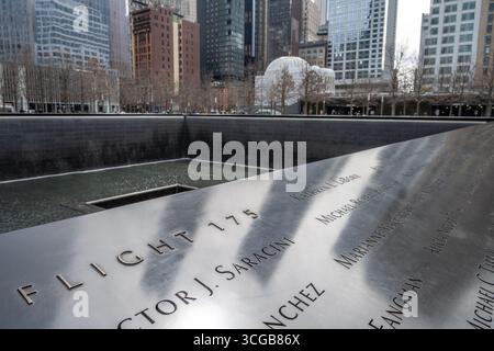 Piscine de réflexion au Mémorial de 9/11 à New York Banque D'Images