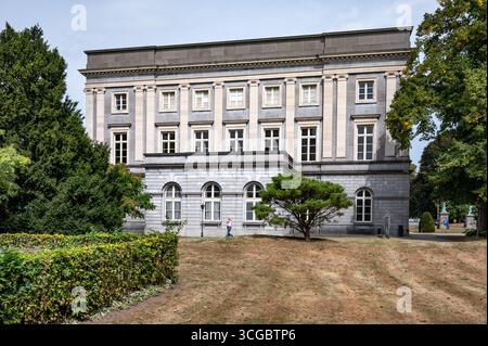 Façade du Palais de l'Académie, vieille ville de Bruxelles, Belgique 26 août 2025 Banque D'Images