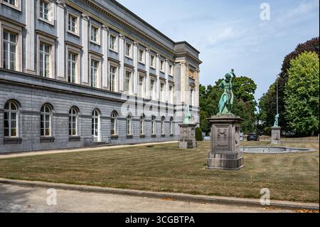 Façade du Palais de l'Académie, vieille ville de Bruxelles, Belgique 26 août 2025 Banque D'Images