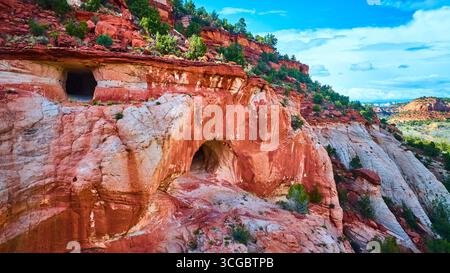 Falaises de grès aériennes et grottes naturelles paysage du désert de Kanab Utah Banque D'Images