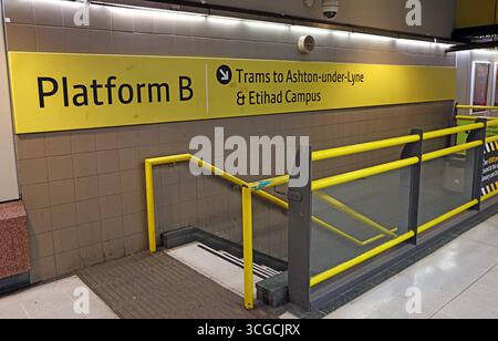 Metrolink, Piccadilly, Platform B East, tramways vers Ashton-under-Lyne & Etihad Campus, Manchester, Angleterre, Royaume-Uni Banque D'Images