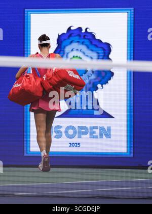 Queens, États-Unis. 26 août 2025. Queens, New York. 26 août 2025 : Ajla Tomljanovic (AUS) est battu par Coco Gauff (USA) lors de l'US Open 2025. Crédit : Corleve/Alamy Live News Banque D'Images