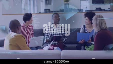 Discuter avec des collègues dans le salon avec un professionnel dans un dossier de chemise à carreaux avec des superpositions bleues Banque D'Images