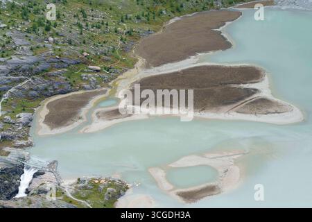 Heiligenblut, Carinthie, Autriche. 27 août 2025. Lac glaciaire vu depuis la Grossglockner Hochalpenstrasse, également connue sous le nom de Grossglockner High Alpine Road. C'est la route de col de montagne la plus haute surface en Autriche, nommée d'après la plus haute montagne d'Autriche. (Crédit image : © Andreas Stroh/ZUMA Press Wire) USAGE ÉDITORIAL SEULEMENT ! Non destiné à UN USAGE commercial ! Banque D'Images