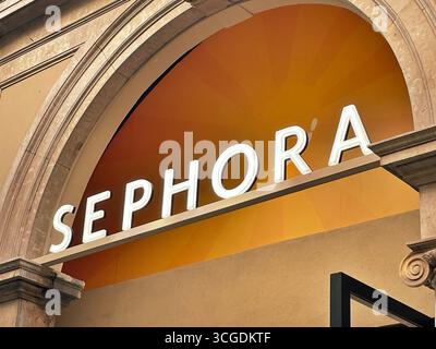 Florence, Italie - 6 août 2025 : panneau Sephora dans le centre de Florence. Banque D'Images