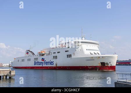 Le Havre, France - vue sur le cargo à passagers Ro-Ro CONNEMARA quittant le port du Havre. Banque D'Images