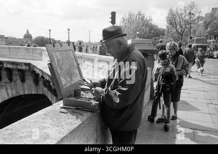 DATE DU DOCUMENT NON INDIQUÉE PARIS/FRANCE  FICHIER IMAGES 1994  voyageurs la vie quotidienne à paris france année 1994 Banque D'Images